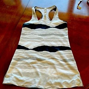 Lululemon tank top, size 6, gray and black design
